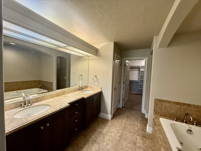 Building Photo - 2028 E 4500 S