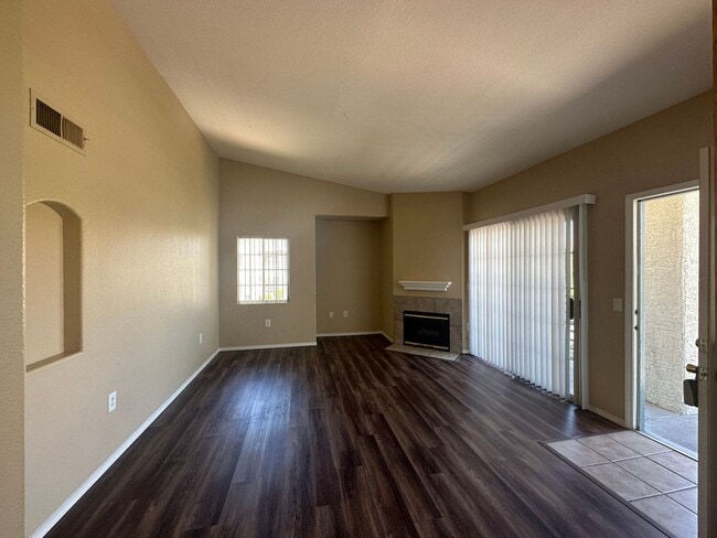 Building Photo - Adorable 3 bedroom Las Vegas Nv condo