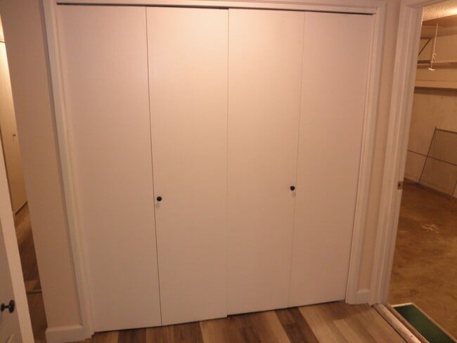 Building Photo - On cul de sac