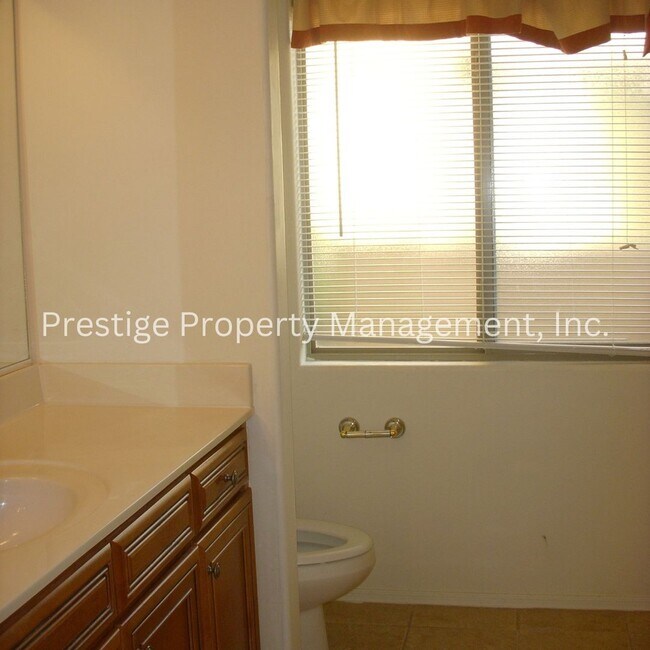 Building Photo - 346 E Calle Puente Lindo