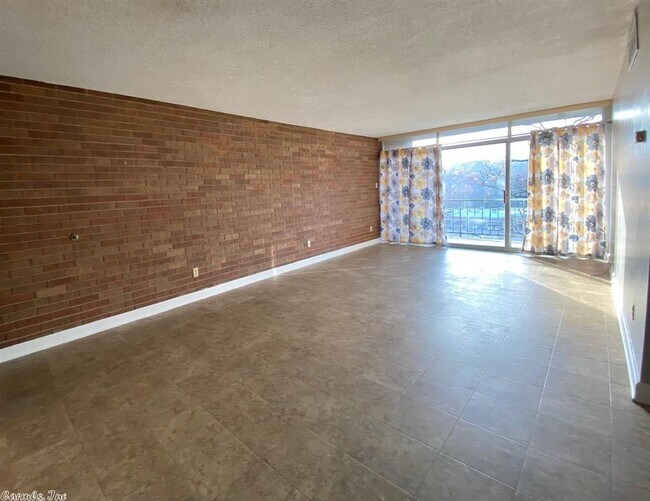 Building Photo - 4501 Hickory Ave