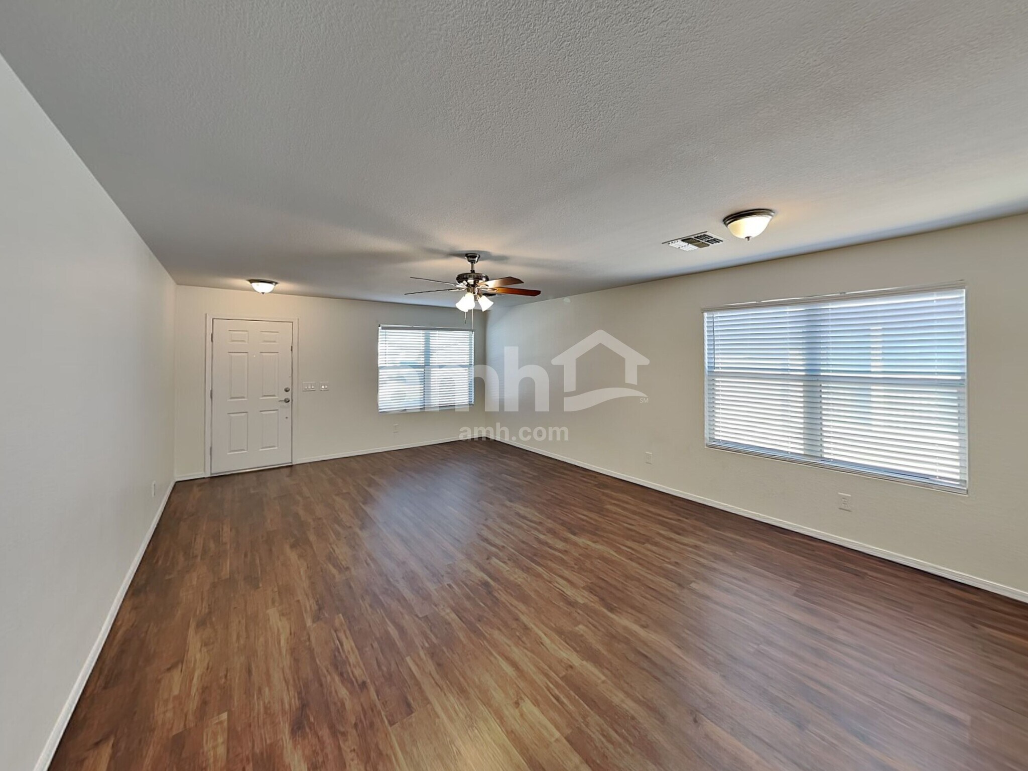 Building Photo - 286 E Mountain Alder St