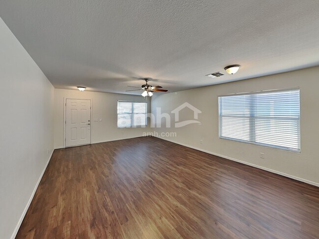 Building Photo - 286 E Mountain Alder St