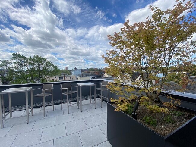 Building Photo - 154 Broadway