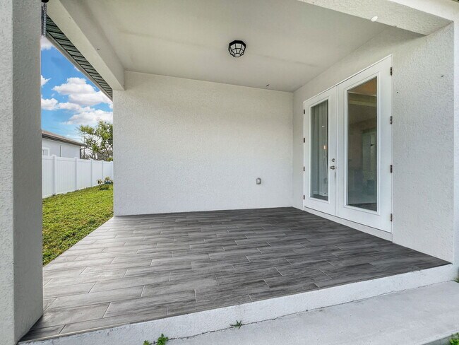 Building Photo - 1703 W Rio Vista Ave