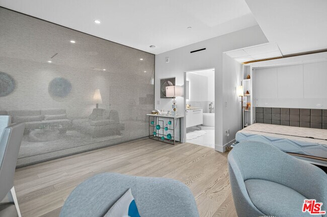 Building Photo - 13700 Marina Pointe Dr