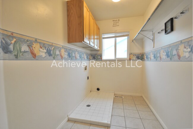 Building Photo - 587 N 1775 W