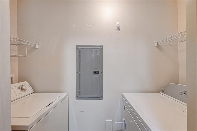Building Photo - 9833 Baywinds Blvd