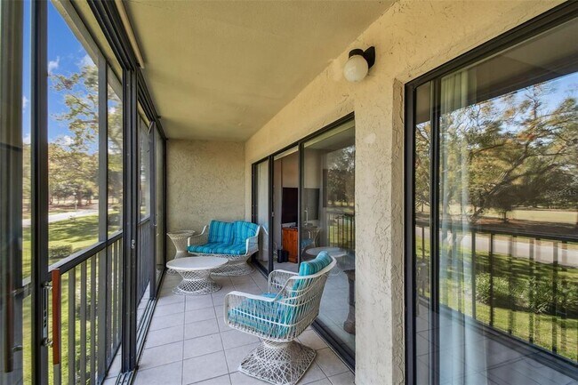 Building Photo - 2700 Cove Cay Dr