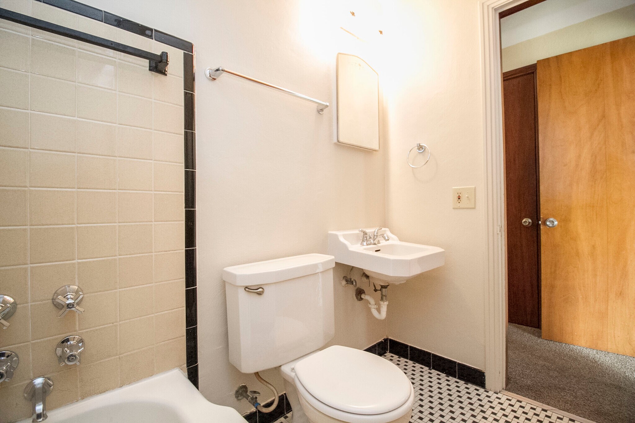 Building Photo - 3941 Torrance Dr