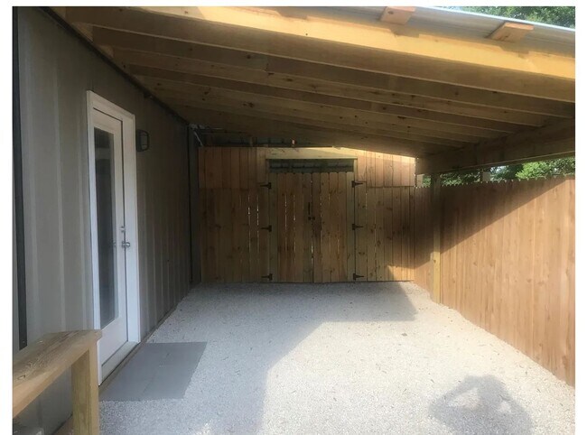Building Photo - 4-bedroom, 2.5-bathroom HOME FOR RENT!