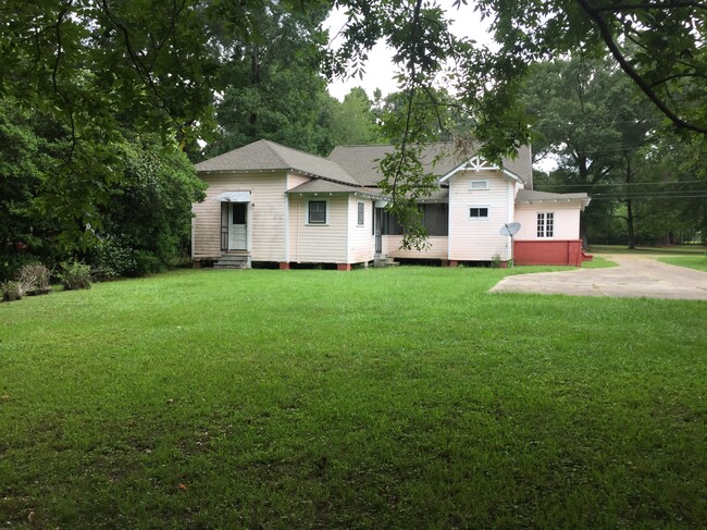 Back of house - 404 Camille St