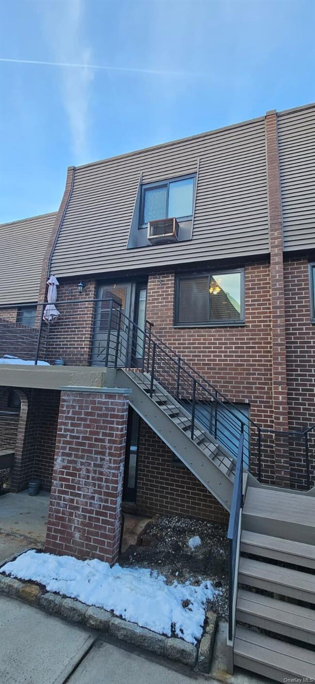 Building Photo - 492 N Broadway