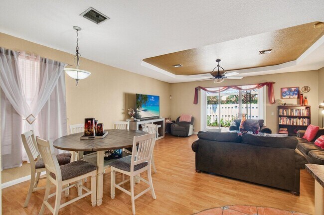 Building Photo - 5057 Sancerre Cir