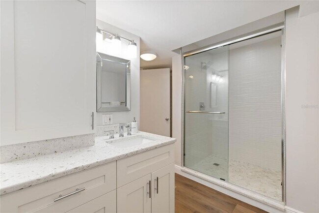 Building Photo - 1500 Park Beach Cir