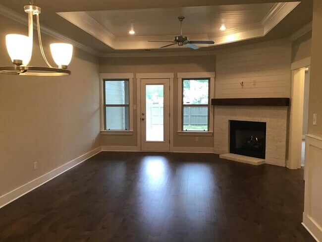 Building Photo - 700 Rivulet Dr SW
