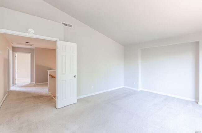 Building Photo - Solar - Huge Savings - 4 Bedrooms - 3 Bath...