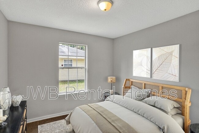 Building Photo - 1518 W 27th St