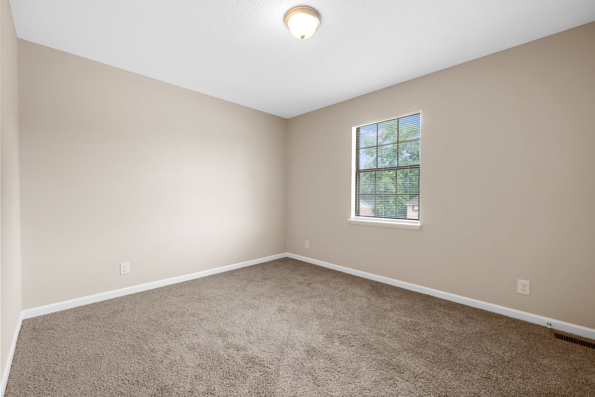Building Photo - 481 Martha Ln