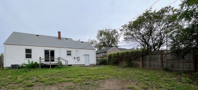 Building Photo - 2206 N Monroe St
