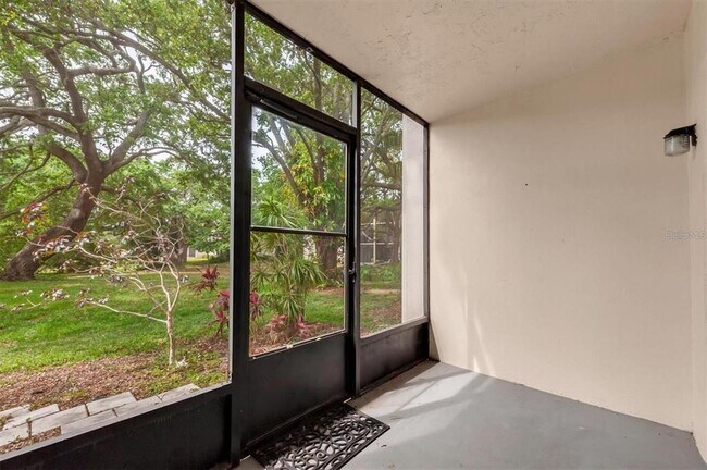 Building Photo - 845 Maple Ct