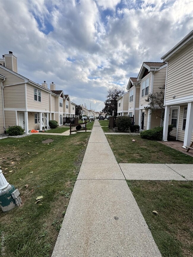 Building Photo - 2910 Whispering Hills Dr