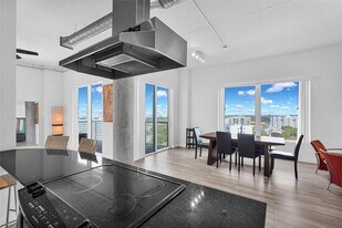 Building Photo - 10 SW South River Dr