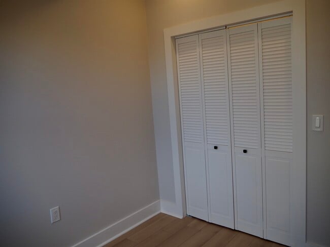 Building Photo - 1205 Hillside Pl