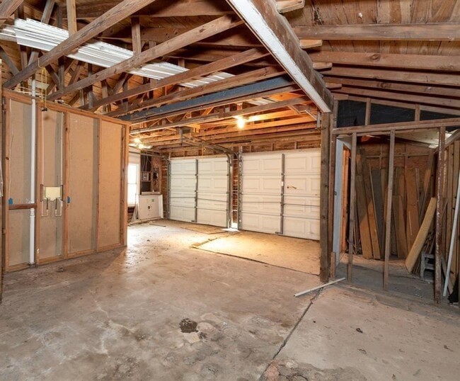 Building Photo - 616 17th Ave N