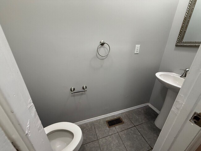 Building Photo - 209 Allendale Dr