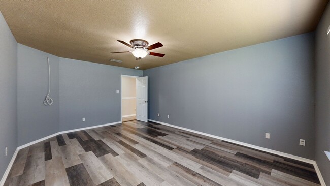 Building Photo - PRICE IMPROVEMENT ONLY $2,195 for OVER 1 A...