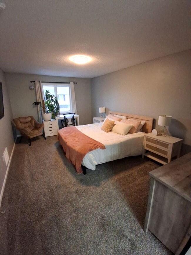 Building Photo - Dont Miss Out!  3 Bedroom Apple Valley Tow...