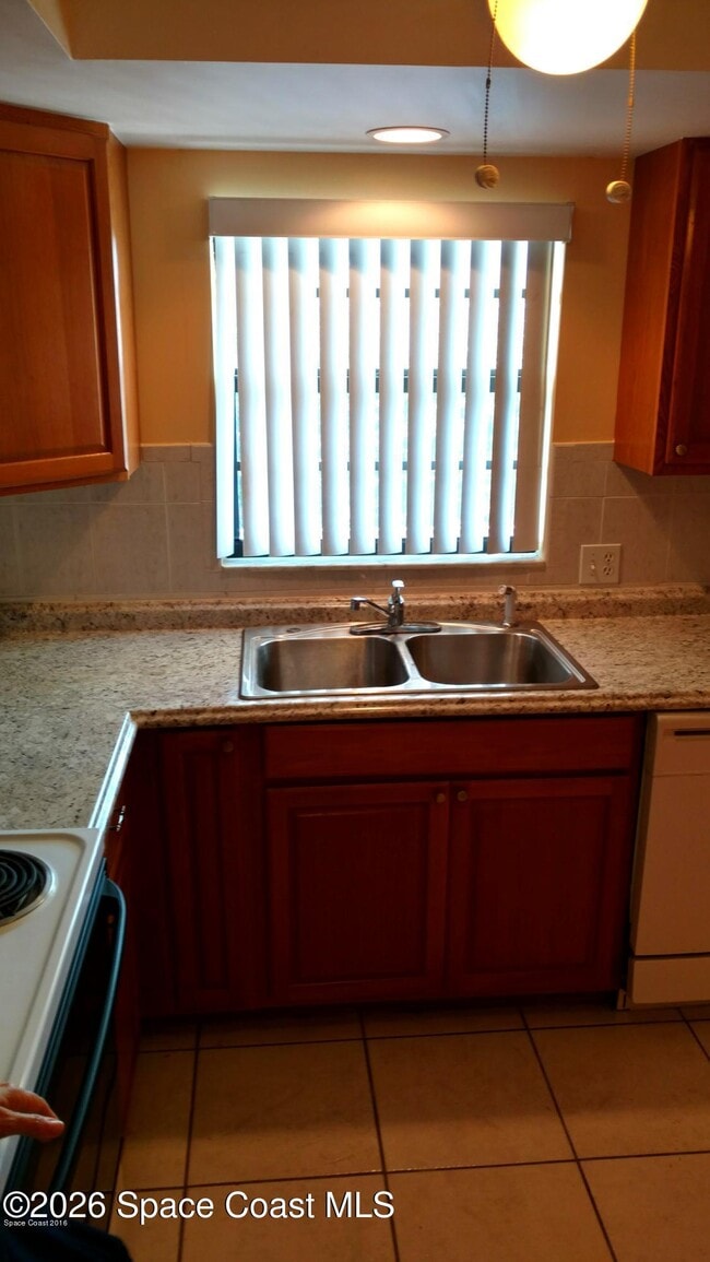 Building Photo - 200 St Lucie Ln