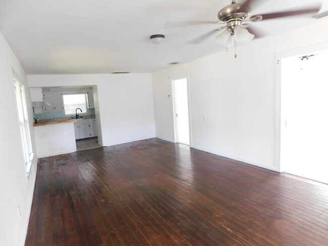 Building Photo - 203 S Pasco Ave