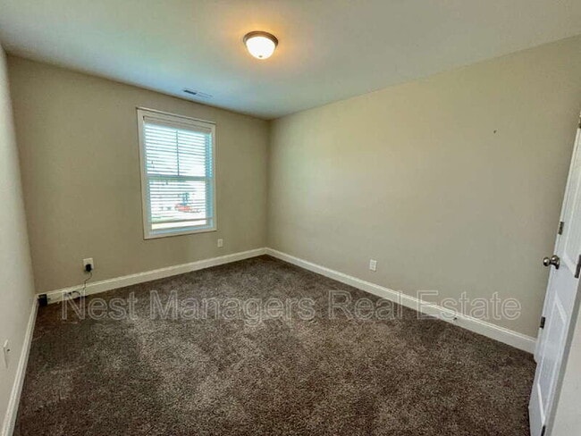 Building Photo - 5344 Debut Ave