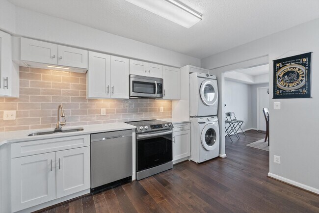 Building Photo - 3713 S George Mason Dr