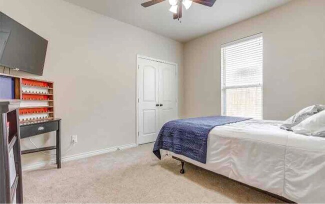 Building Photo - 1208 Lantana Ln