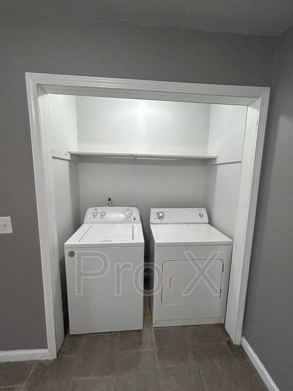 Building Photo - 405 Park St