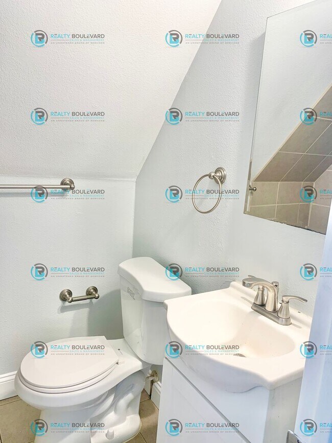 Building Photo - 1/2 Month Free!! 1 Bedroom 1 Bath - Cozy & Convenient Living close to UNR, Downtown Reno and Free...