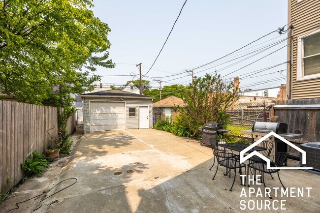 Building Photo - 3140 N Kimball Ave