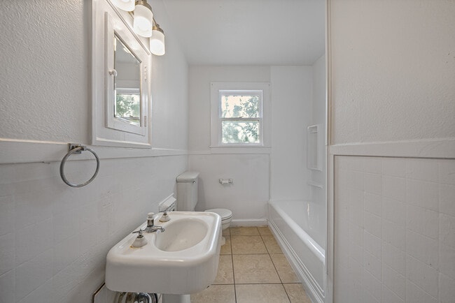 Building Photo - 4414 Red River St