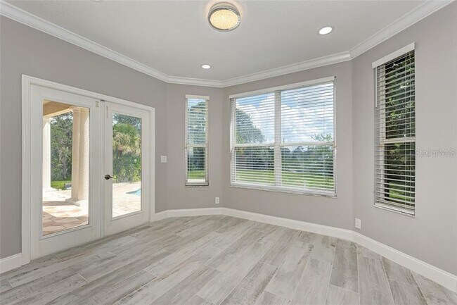 Building Photo - 1648 Bayshore Dr