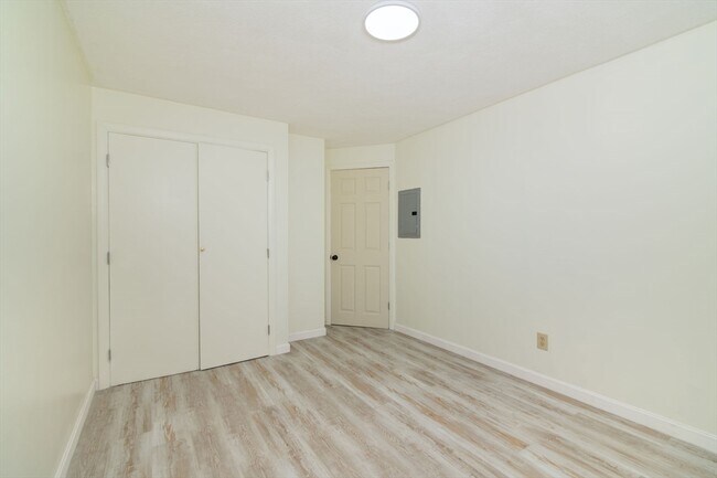 Building Photo - 72 Martensen St