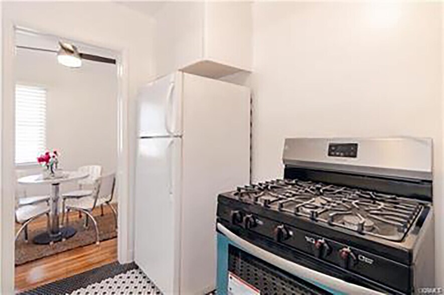 Refrigerator and newer stove - 4266 Troost Ave