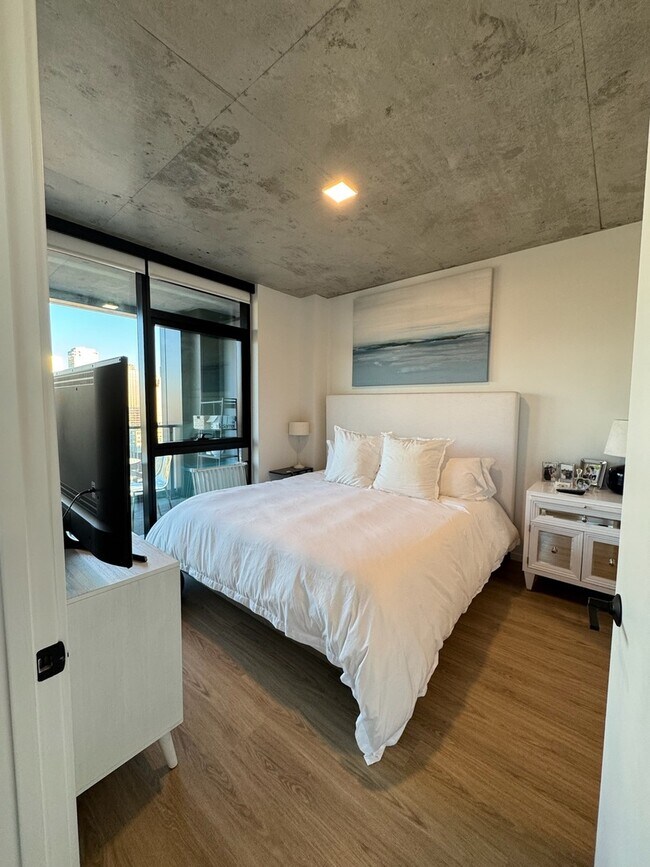 Building Photo - 225 N Elizabeth St