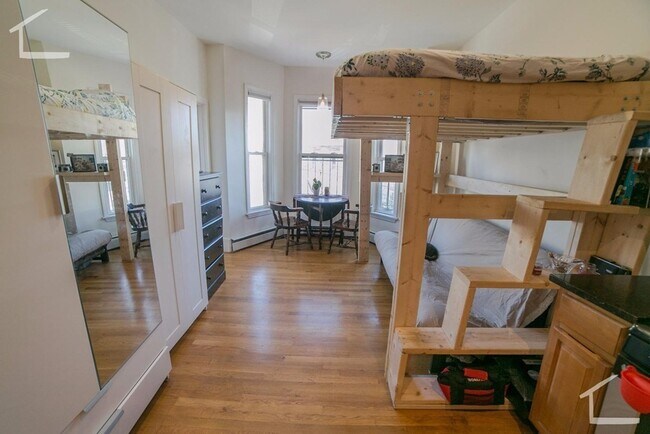 Building Photo - 26 Pinckney St