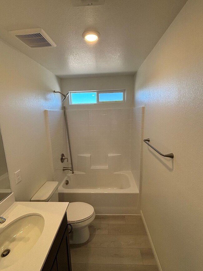 Building Photo - Modern Inspirada Living – 4 Bed Home with Loft & Downstairs Suite