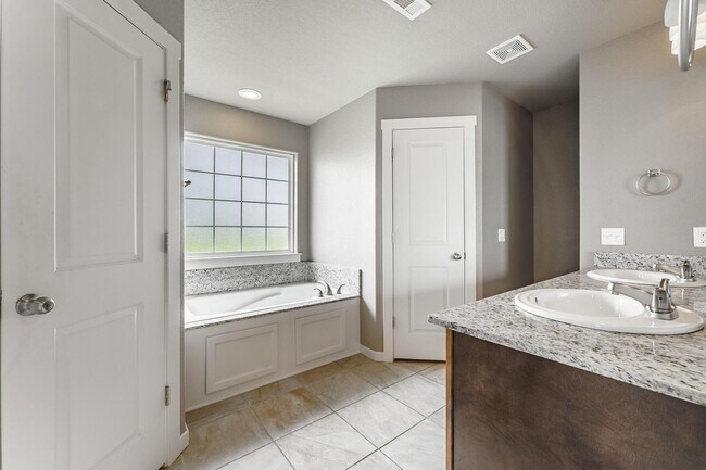Building Photo - Modern 3-Bed Home in Prime Springdale Loca...