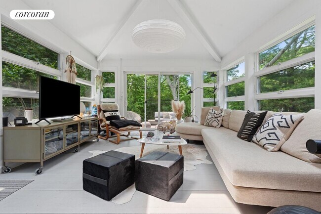 Building Photo - 19 Highwood