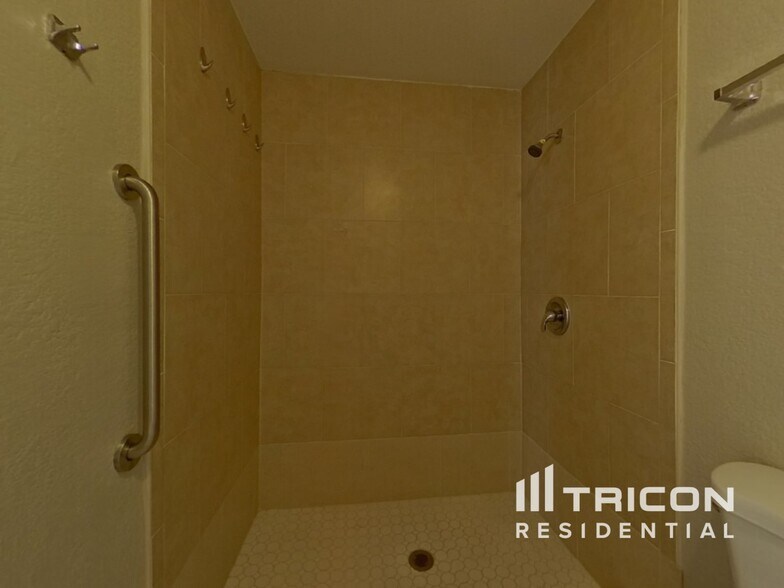 Building Photo - 1569 Lotus Path